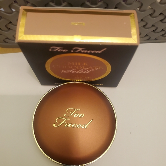 Too Faced Chocolate Soleil Matte MILK CHOCOLATE Bronzer. BNIB - Picture 4 of 4